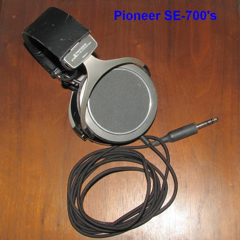 SE-700headphones003web.jpg