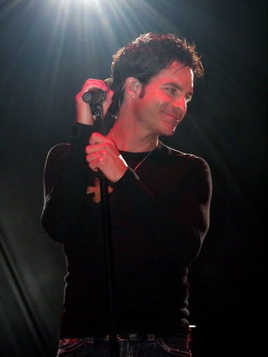 Pat Monahan of Train Soooo SEXY and the voice of an angel