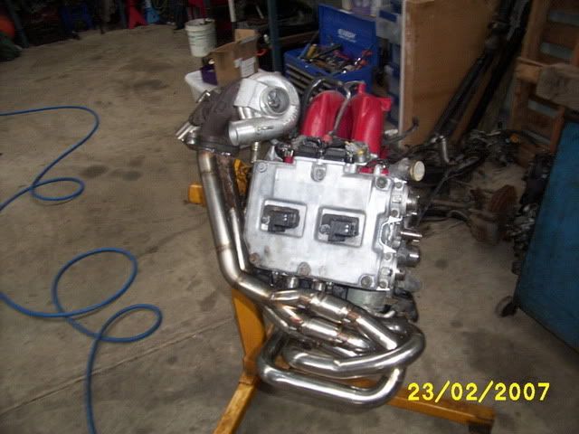 http://i65.photobucket.com/albums/h219/AL_RS/Fezzawagon/Fezzawagonengine001.jpg