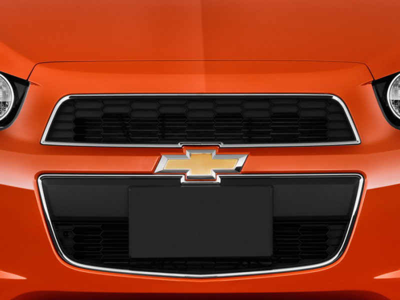 2012-chevrolet-sonic-hatchback-grille.png