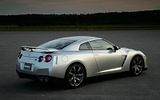 th_nissan-gt-r-widescreen-05.jpg