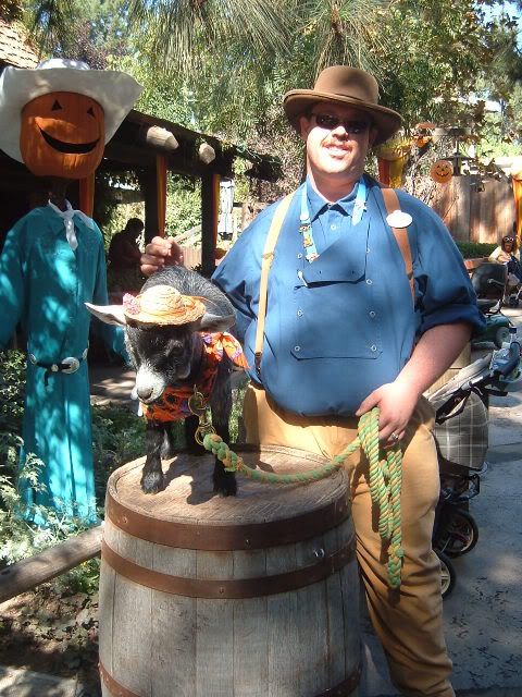 DisneylandHalloween084.jpg