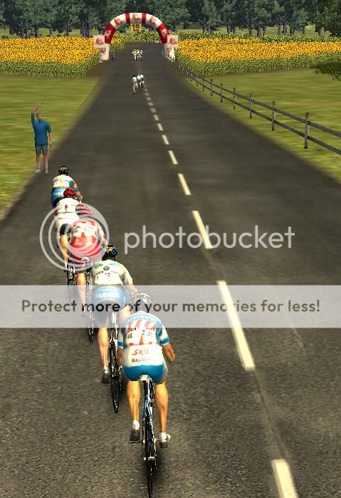 i65.photobucket.com/albums/h201/matthew493/Daniel%20Martin/2011/Volta%20a%20Portugal/Stage%205-6/Hesjedalleading.jpg