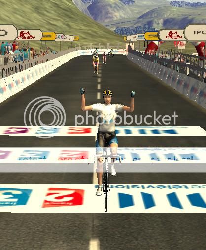 i65.photobucket.com/albums/h201/matthew493/Daniel%20Martin/2011/Volta%20a%20Portugal/Stage%207/Iwin.jpg