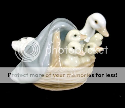 LLadro Porcelain Figurine Ducklings 4895G  