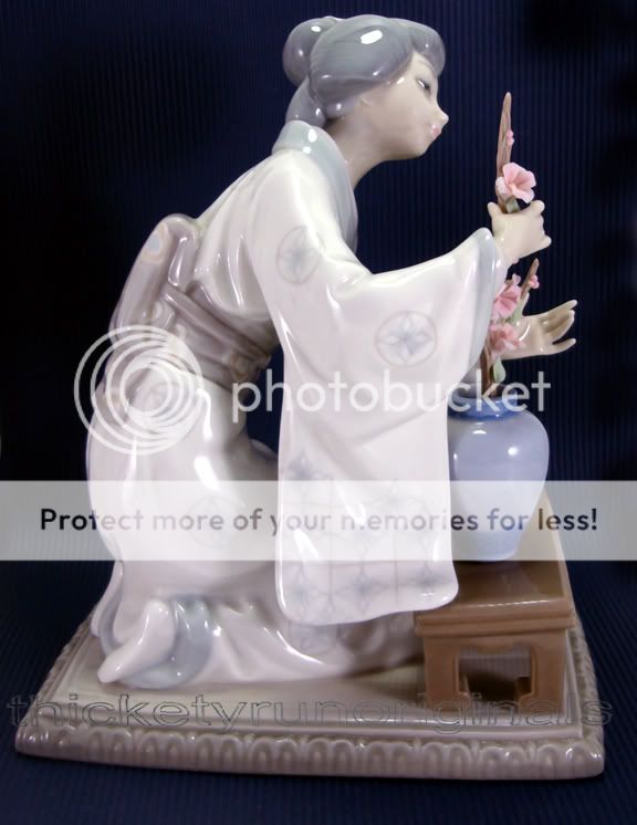 Lladro Porcelain Figurine Oriental Girl 4840