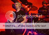 http://i65.photobucket.com/albums/h225/Dinka_75/Nickelback/Joe_Louis_Arena/th_007.jpg